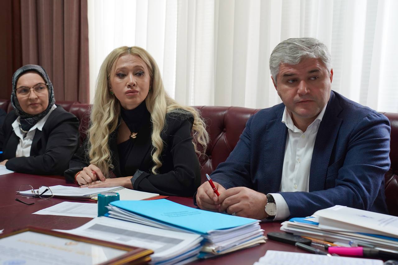 Под руководством Заура Эминова прошла еженедельная планёрка